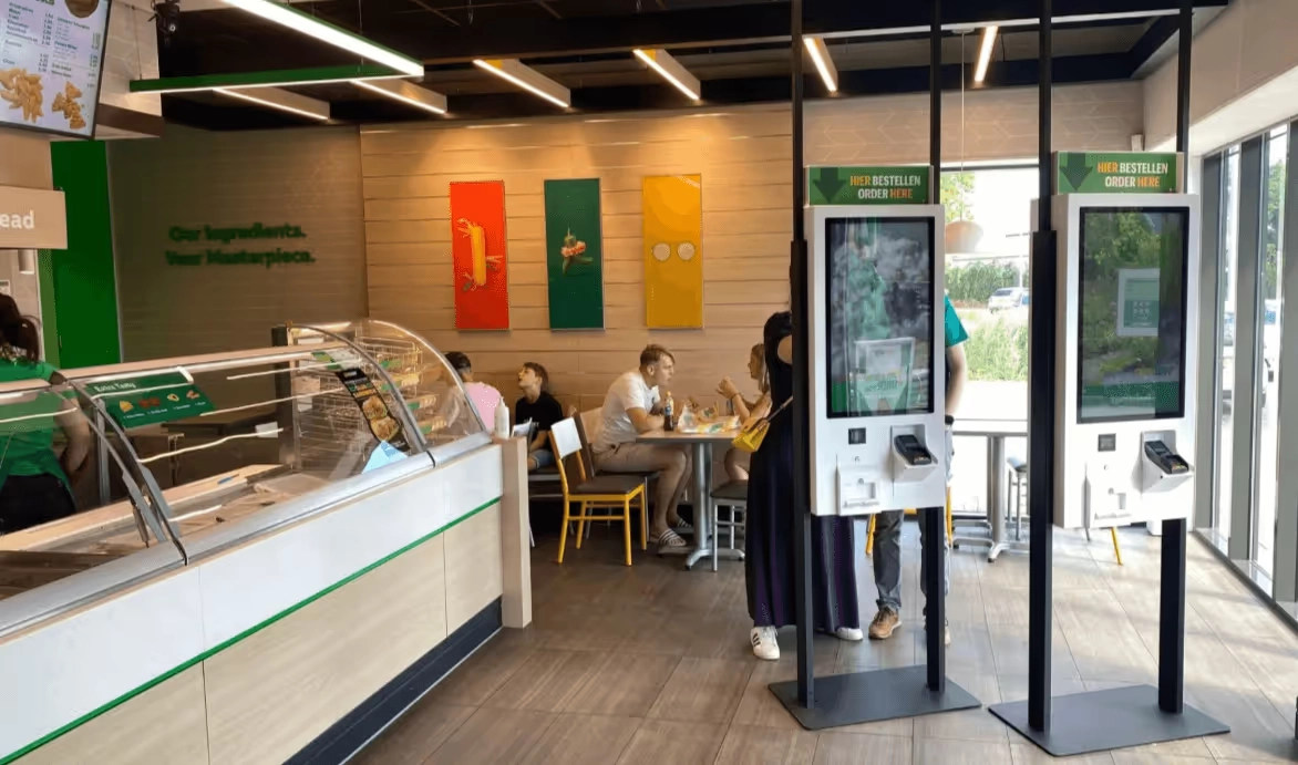 The Snackbar Revolution: Why They're All Switching to Digital Ordering